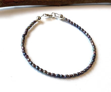 Load image into Gallery viewer, Tiny Peacock Pearl Bracelet