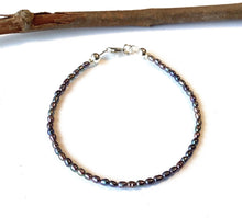Load image into Gallery viewer, Tiny Peacock Pearl Bracelet