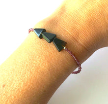 Load image into Gallery viewer, Geometric Onyx with Garnet