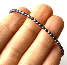 Load image into Gallery viewer, Tiny Peacock Pearl Bracelet