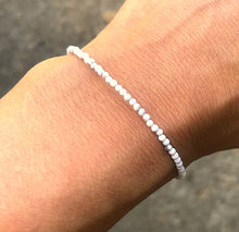 Load image into Gallery viewer, Howlite Stone Bracelet