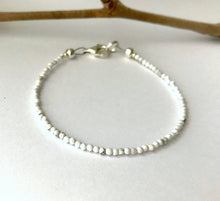 Load image into Gallery viewer, Howlite Stone Bracelet
