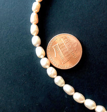 Load image into Gallery viewer, Freshwater Pearl Bracelet