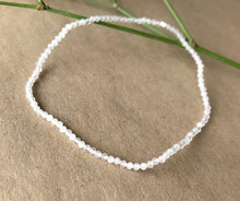 Load image into Gallery viewer, Quartz Stretch Bracelet