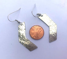 Load image into Gallery viewer, Geometric Hammered Silver