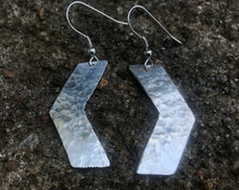 Load image into Gallery viewer, Geometric Hammered Silver