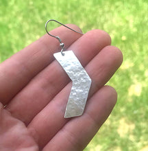 Load image into Gallery viewer, Geometric Hammered Silver