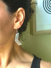 Load image into Gallery viewer, Geometric Hammered Silver