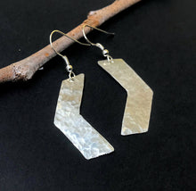 Load image into Gallery viewer, Geometric Hammered Silver
