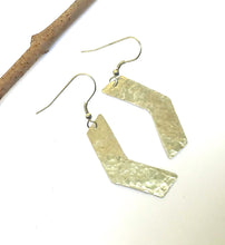 Load image into Gallery viewer, Geometric Hammered Silver