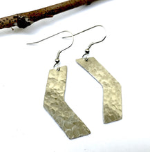 Load image into Gallery viewer, Geometric Hammered Silver