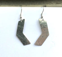 Load image into Gallery viewer, Geometric Hammered Silver