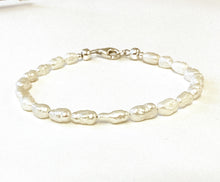 Load image into Gallery viewer, Freshwater Pearl Bracelet
