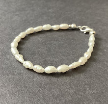 Load image into Gallery viewer, Freshwater Pearl Bracelet

